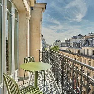 Numa Champs-elysees Parijs
