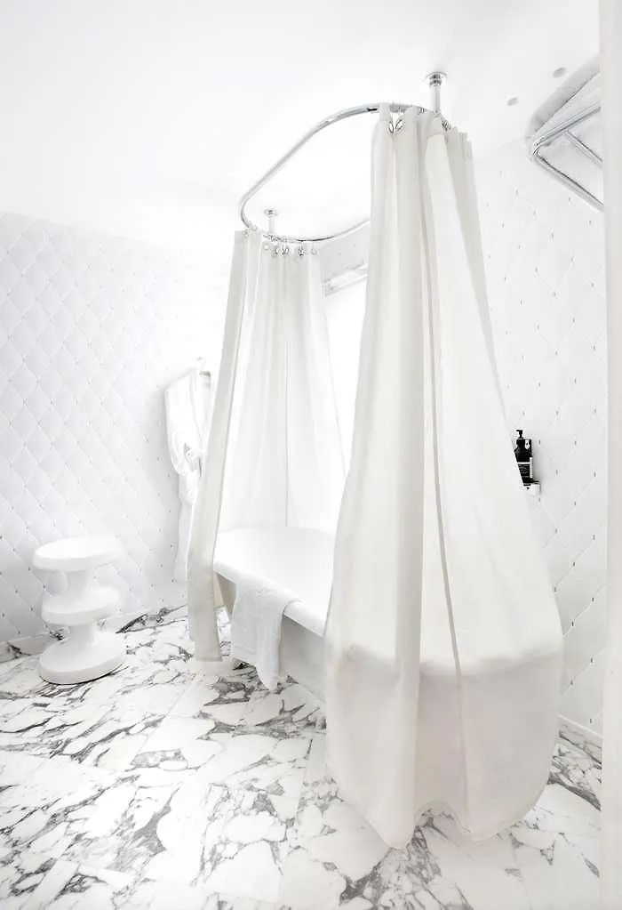 Hotel Thoumieux Paris