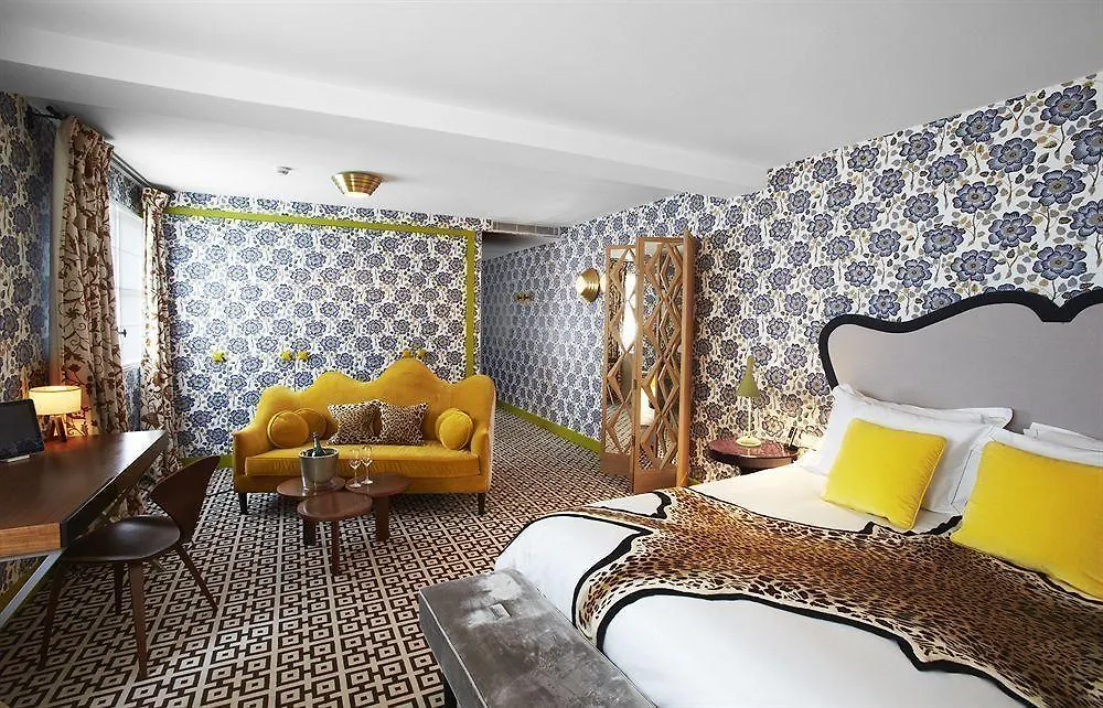 Hotel Thoumieux Paris 4*,