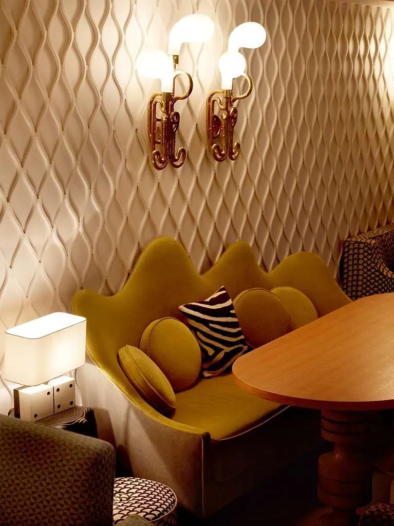 Hotel Hôtel Thoumieux Paris